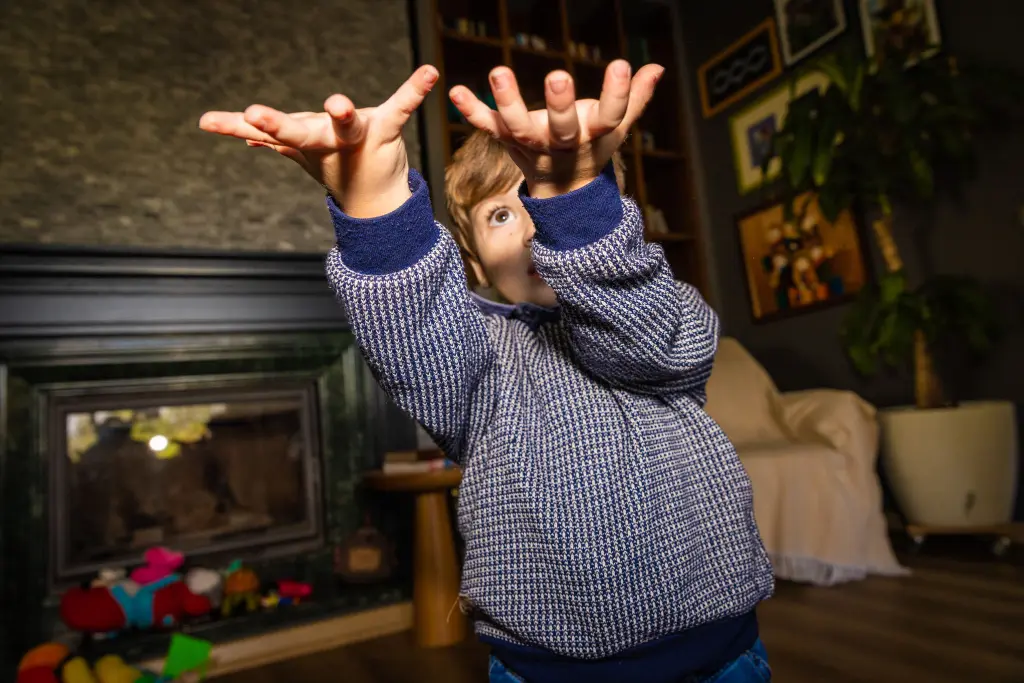 Niño jugando